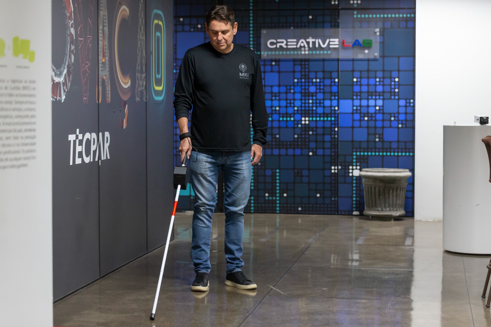 BIA – Bengala Inteligente, que integra sensores, conectividade e inteligência artificial para promover mais autonomia e segurança a pessoas com deficiência visual.